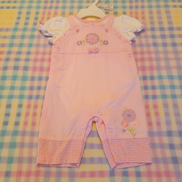 FIRST MOMENTS LAYETTE 🌸 Pink 'n White Floral Gingham Trim Overalls w/Top 0-3M - Picture 1 of 11